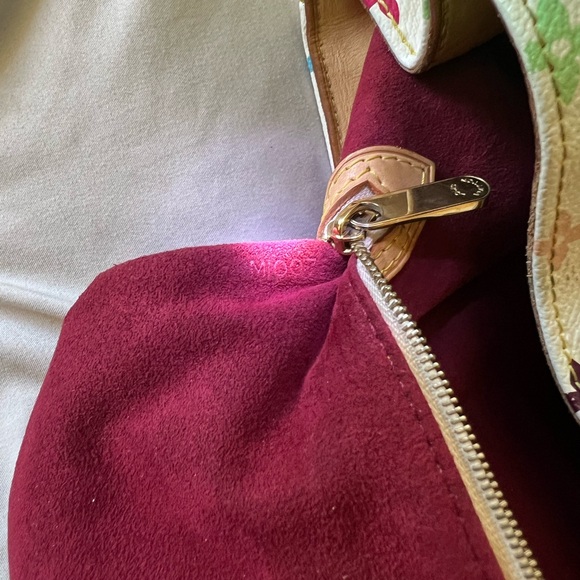 LV Aurelia bag bundle with heart bag charm and clover necklace. Box not included - Picture 7 of 8